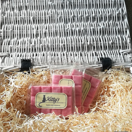 Three hand-made, vegan friendly, paraffin free Wax Melts, coloured a soft, blushing pink sitting in a basket of straw. Each with a spicy fragrance that transports you to rainy British summertime afternoons spent during the holidays as a warm apple crumble emerges from the oven. As autumn draws near and the leaves turn golden this melt is perfect for snuggling down as you read a book, watch a film, or stare for a glimpse of the mountains from a bothy window.