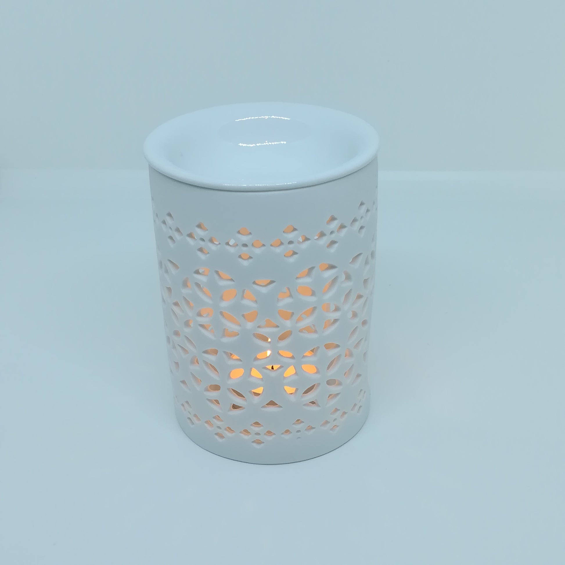 ceramic wax melt burner petal lattice pattern with tealight candle